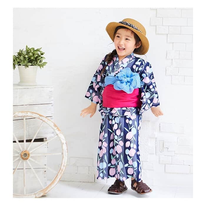 エフオーオンラインストア 子供服さんのインスタグラム写真 - (エフオーオンラインストア 子供服Instagram)「まもなく終了！ apres les cours ゆかた・じんべい 先行ご予約受付中💓  人気のカラーやサイズは残りわずかに💦 送料無料でGETできるのは、今だけ😘  3/31(日)23:59まで。 くわしくはプロフィール🔝のURLからご覧いただけます🛒  #子供服 #子ども服 #甚平 #浴衣 #キッズ服 #キッズコーデ #apreslescours #アプレレクール #アプレ #foonline #sunnylandscape #サニーランドスケープ #キッズファッション #キッズ #おしゃれキッズ #女の子服 #女の子コーデ #女の子ママ #夏祭り #子供浴衣 #花柄 #kidsfashion #igkids #kidsclothes #親バカ部 #親バカ部ig_kids #エフオーオンライン #ベビー #ベビー服 #チューリップ柄」3月27日 18時17分 - foonline