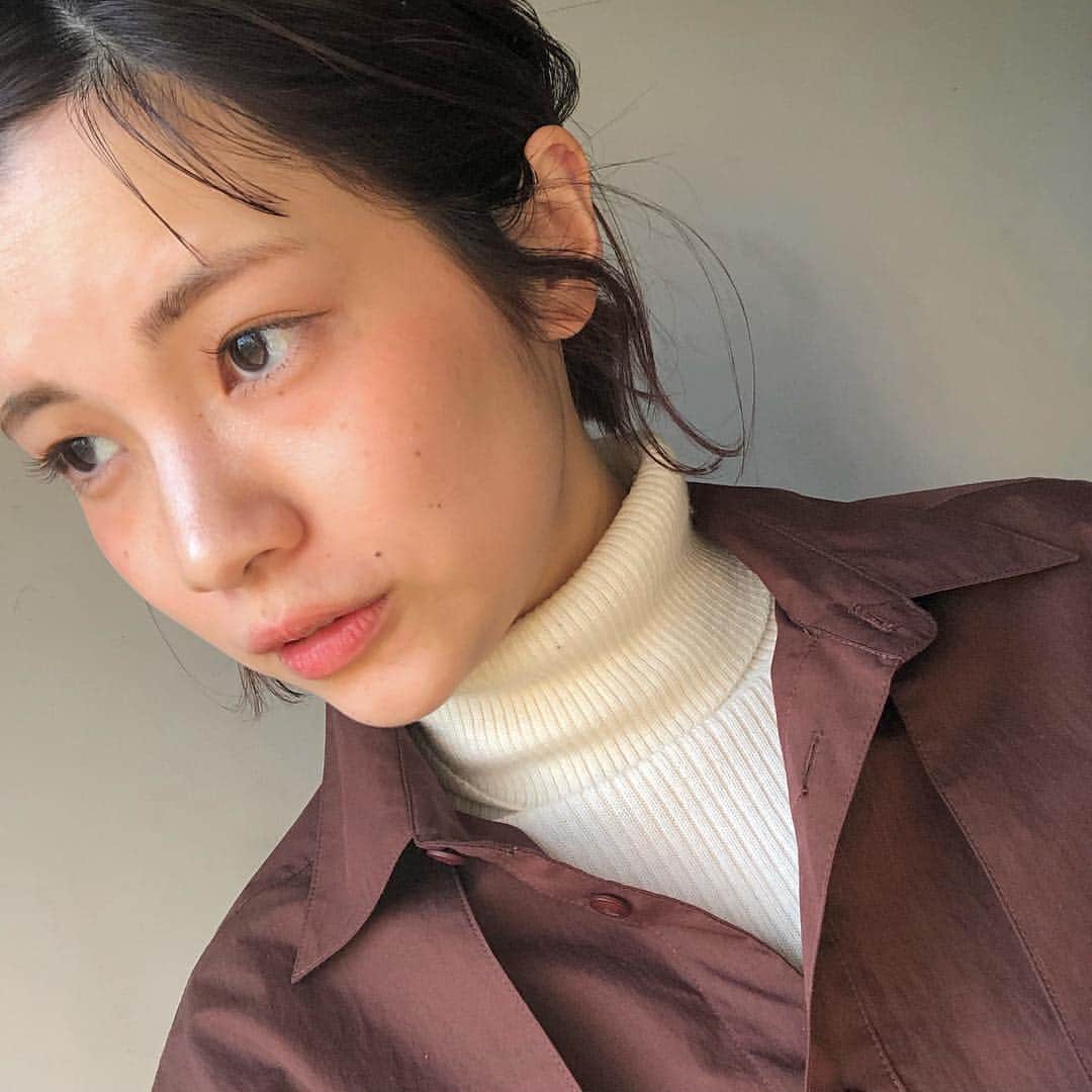 のインスタグラム：「ㅤ きのうの髪型 個人的にうまくできた！いえーい！！！ まだまだちゃんと括りきらんので ピンでとめまくってる、、、 #葉髪 #さいきん驚かれたこと #コンタクトの度数マイナス9.0 #宮崎です」