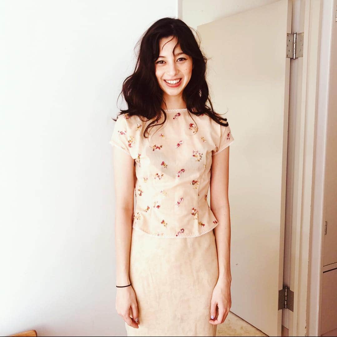 のインスタグラム：「CanCam ５月号の撮影オフショット❤︎ 撮影の合間のあやみを激写シマシタ。美人⚡️ #ぽーりん #中条あやみ #24時間かわいい」
