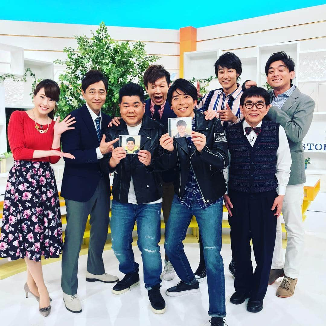 テレビ西日本「ももち浜ストア」さんのインスタグラム写真 - (テレビ西日本「ももち浜ストア」Instagram)「きょうは、芸人ではなく、アーティストゴリけんさんと、ペペさんがスタジオに！なんと、ゴリパラ 見聞録のテーマ曲『オン・ザ・ロード』が遂にきょうリリースされるそうです！  アーティストのゴリさんは、驚くほど滑舌よく、新たな一面を見せて頂きました！果たしていいのか、悪いのかは、置いといて、フクオカンドリームが詰まった一曲！是非是非お聞き下さい！  #ゴリパラ  #ももち浜ストア #福岡 #ゴリけん #矢野ペペ」3月27日 18時21分 - momochihamastore8