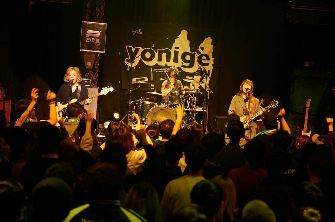 ワーナーミュージック・ジャパンさんのインスタグラム写真 - (ワーナーミュージック・ジャパンInstagram)「#yonige ・ ダーツで当てた初の海外ライブ、台湾でツアー追加公演‼️ ・ ライブレポートはワーナーミュージック・ジャパンのFacebookにて公開中✨」3月27日 18時32分 - warnermusic_jp
