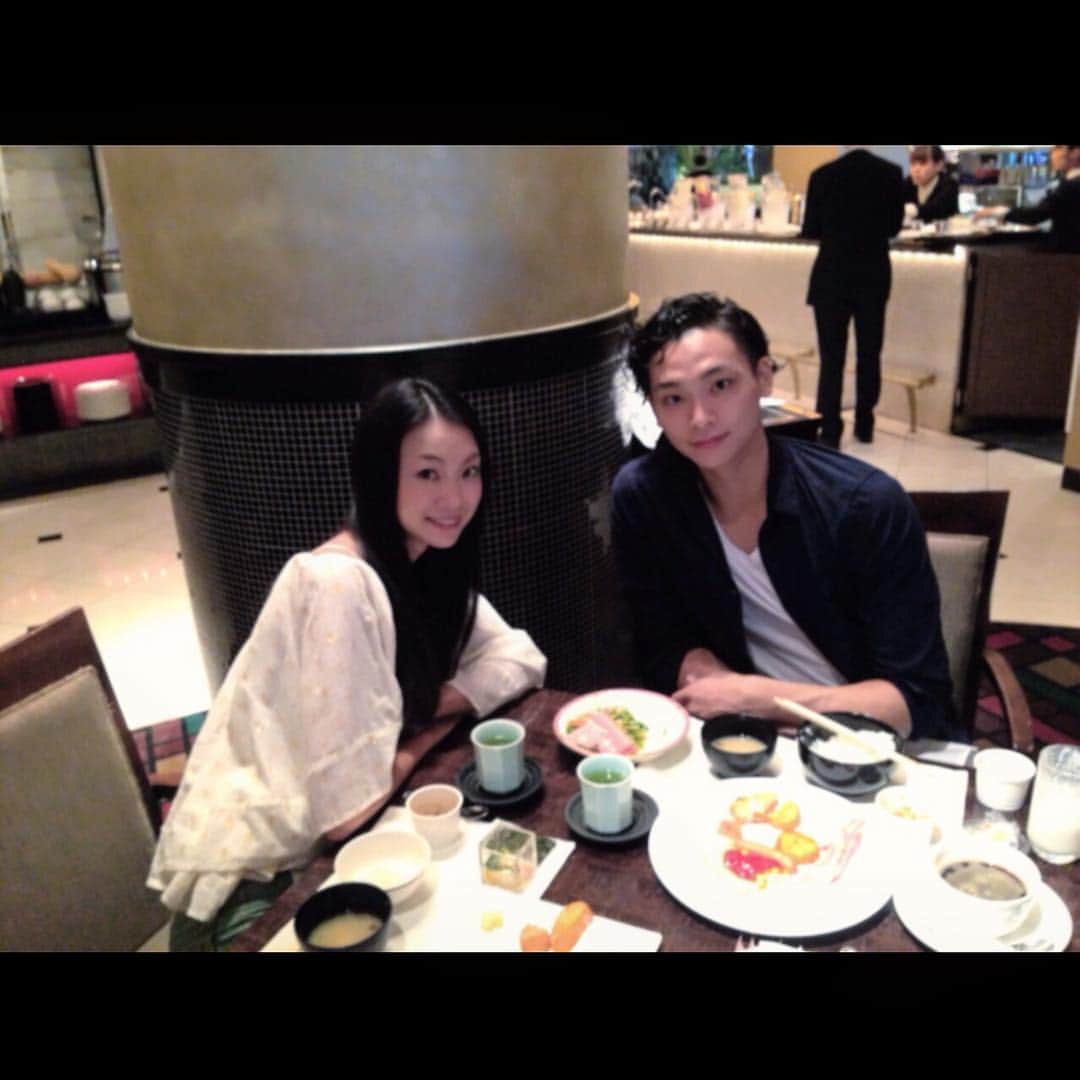 落合知也のインスタグラム：「Happy birthday my sister🍾姉ちゃん誕生日おめでとうー！！！」