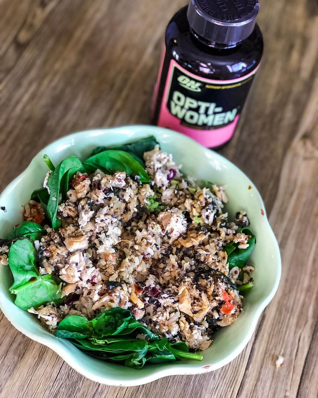 Anna Starodubtsevaさんのインスタグラム写真 - (Anna StarodubtsevaInstagram)「Good healthy and beautiful morning my friends! ⠀ Made this delicious breakfast few days ago, not very typical dish for a breakfast, but was really craving it that morning 😊. ⠀ SPINACH QUINOA SALAD WITH TUNA, EGG WHITES AND CRANBERRIES. ⠀ Very easy to make: 1 cup spinach for base 1/2 cane tuna pan roasted with coconut oil and 2 egg whites. 1/2 cup cooked quinoa. 1/2 bell paper. 2 tsp cranberries. 1/4 avocado . Salt, pepper. Mix all ingredients and enjoy this healthy meal. ⠀ After breakfast don’t forget to take multivitamins. I’ve been taking Opti Woman from @optimumnutrition for the past 6 years and couldn’t be happier with it 👍. This vitamin complex has all essential Vitamins and minerals for women’s health. I take it all year around without breaks. 🇷🇺🇷🇺🇷🇺🇷🇺🇷🇺🇷🇺🇷🇺🇷🇺🇷🇺🇷🇺. ⠀ Как вам разброс тематики моих фото на странице? 😂🙈. ⠀ Как говорится, настоящая женщина должна быть хорошая во всем, и в чулках и на кухне 😂🤪. ⠀ Недавно готовила необычный завтрак, снимала в сторис, получила много запросов на рецепт. Напоминаю, что на сайте @wellnessstar масса полезных и разнообразных рецептов на любой вкус. Зайдите, посмотрите обязательно! Ссылка в шапке профиля.  САЛАТ ИЗ ТУНЦА С КИНОА И АВОКАДО. 🥗Шпинат за основу. 1/2 банки тунец консервированный обжариваем на кокосовом масле с 2 белками. 1/2 мерной чашки Киноа заранее отваренной. Болгарский перец. 1/4 авокадо. 2 ч ложки сушёная клюква. Все ингредиенты смешиваем. Соль/перец по вкусу. ⠀ После завтрака: Поливитамины Opti Women. @optimumnutrition  Омега-3. Льняное масло. Витамин Д. Биотин. Фолиевая кислота. ⠀ А у вас какой любимый завтрак ? ⠀ #anyastar_готовим ⠀ #anyastar #teamon #sponsoredathlete #on #optimumnutrition #breakfast」3月27日 18時33分 - anyastar