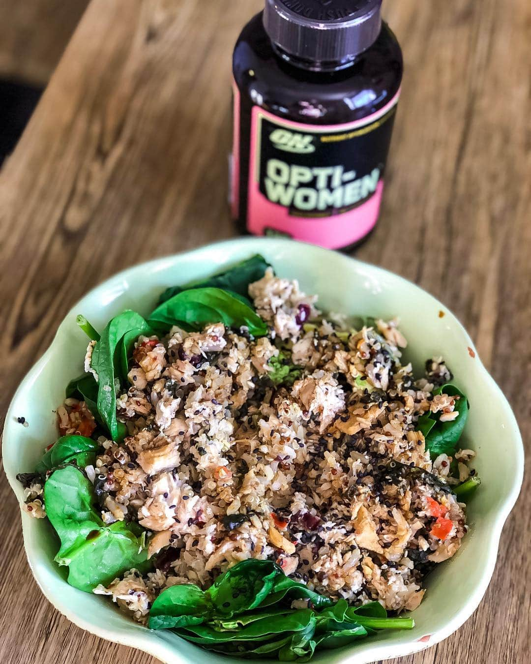 Anna Starodubtsevaさんのインスタグラム写真 - (Anna StarodubtsevaInstagram)「Good healthy and beautiful morning my friends! ⠀ Made this delicious breakfast few days ago, not very typical dish for a breakfast, but was really craving it that morning 😊. ⠀ SPINACH QUINOA SALAD WITH TUNA, EGG WHITES AND CRANBERRIES. ⠀ Very easy to make: 1 cup spinach for base 1/2 cane tuna pan roasted with coconut oil and 2 egg whites. 1/2 cup cooked quinoa. 1/2 bell paper. 2 tsp cranberries. 1/4 avocado . Salt, pepper. Mix all ingredients and enjoy this healthy meal. ⠀ After breakfast don’t forget to take multivitamins. I’ve been taking Opti Woman from @optimumnutrition for the past 6 years and couldn’t be happier with it 👍. This vitamin complex has all essential Vitamins and minerals for women’s health. I take it all year around without breaks. 🇷🇺🇷🇺🇷🇺🇷🇺🇷🇺🇷🇺🇷🇺🇷🇺🇷🇺🇷🇺. ⠀ Как вам разброс тематики моих фото на странице? 😂🙈. ⠀ Как говорится, настоящая женщина должна быть хорошая во всем, и в чулках и на кухне 😂🤪. ⠀ Недавно готовила необычный завтрак, снимала в сторис, получила много запросов на рецепт. Напоминаю, что на сайте @wellnessstar масса полезных и разнообразных рецептов на любой вкус. Зайдите, посмотрите обязательно! Ссылка в шапке профиля.  САЛАТ ИЗ ТУНЦА С КИНОА И АВОКАДО. 🥗Шпинат за основу. 1/2 банки тунец консервированный обжариваем на кокосовом масле с 2 белками. 1/2 мерной чашки Киноа заранее отваренной. Болгарский перец. 1/4 авокадо. 2 ч ложки сушёная клюква. Все ингредиенты смешиваем. Соль/перец по вкусу. ⠀ После завтрака: Поливитамины Opti Women. @optimumnutrition  Омега-3. Льняное масло. Витамин Д. Биотин. Фолиевая кислота. ⠀ А у вас какой любимый завтрак ? ⠀ #anyastar_готовим ⠀ #anyastar #teamon #sponsoredathlete #on #optimumnutrition #breakfast」3月27日 18時33分 - anyastar