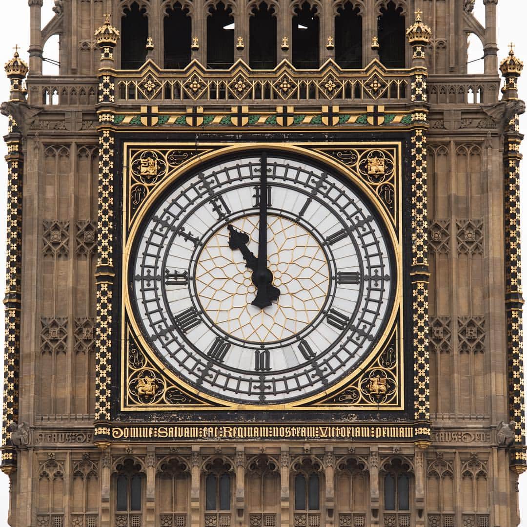 @LONDON | TAG #THISISLONDONさんのインスタグラム写真 - (@LONDON | TAG #THISISLONDONInstagram)「@UKParliament has released an image of the newly restored and revealed North clock dial on the #ElizabethTower - otherwise known as #BigBen, you can see for the first time the real tangible difference being made by the restoration works. 😍 The old clock dials look quite tired now, when compared side-by-side with the new North dial. The other notable difference is the return to BLUE hands and numbers. Not black! 😱 This was actually the original decorative scheme but unless you were alive before 1930 you won’t have ever seen it in this scheme. Fun fact. We’re all excited to see some progress though! Are you?! 👇🏼👇🏼👇🏼 // #thisislondon #london #westminster #visitparliament #housesofparliament // 📸 © @ukparliament / Mark Duffy」3月27日 18時52分 - london