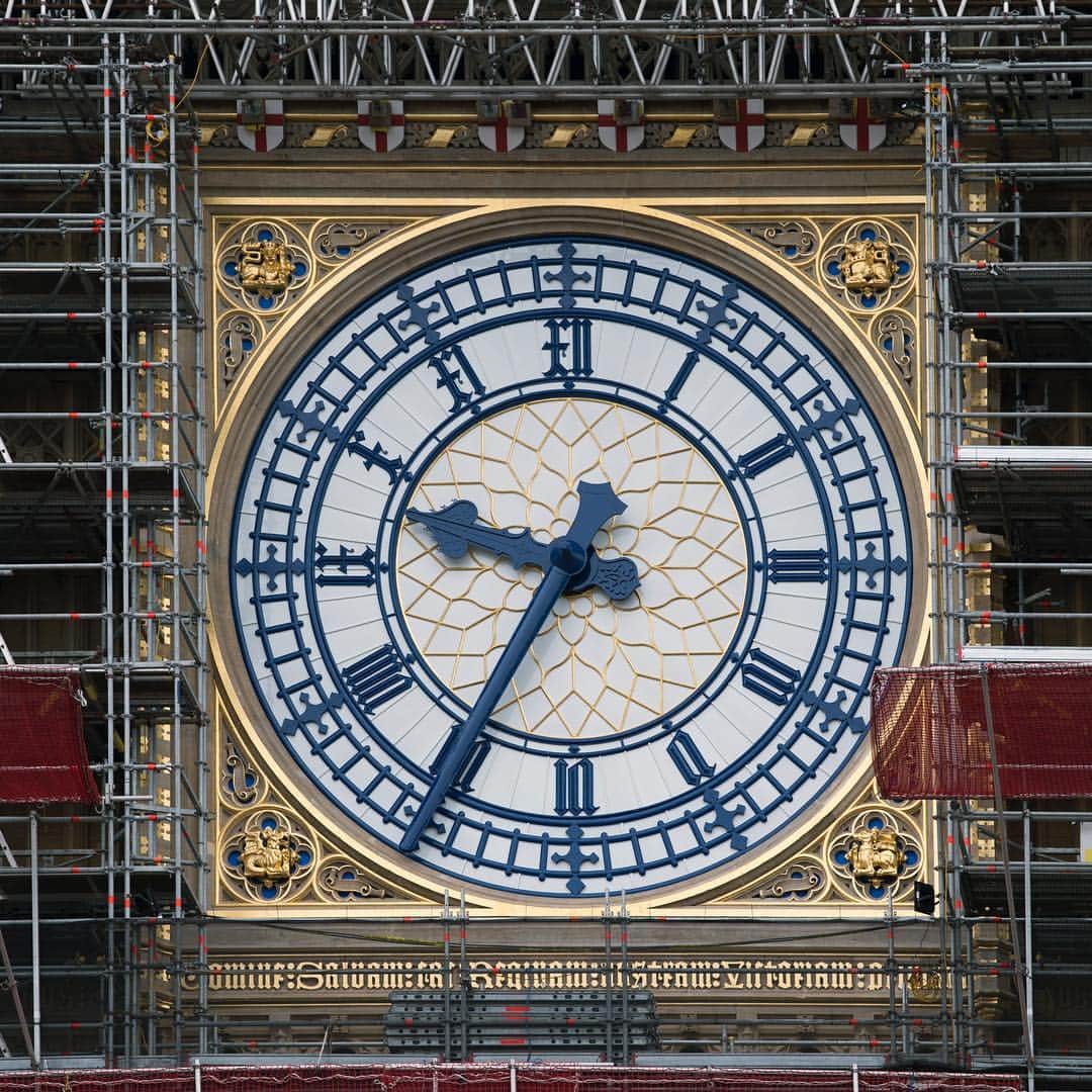 @LONDON | TAG #THISISLONDONさんのインスタグラム写真 - (@LONDON | TAG #THISISLONDONInstagram)「@UKParliament has released an image of the newly restored and revealed North clock dial on the #ElizabethTower - otherwise known as #BigBen, you can see for the first time the real tangible difference being made by the restoration works. 😍 The old clock dials look quite tired now, when compared side-by-side with the new North dial. The other notable difference is the return to BLUE hands and numbers. Not black! 😱 This was actually the original decorative scheme but unless you were alive before 1930 you won’t have ever seen it in this scheme. Fun fact. We’re all excited to see some progress though! Are you?! 👇🏼👇🏼👇🏼 // #thisislondon #london #westminster #visitparliament #housesofparliament // 📸 © @ukparliament / Mark Duffy」3月27日 18時52分 - london