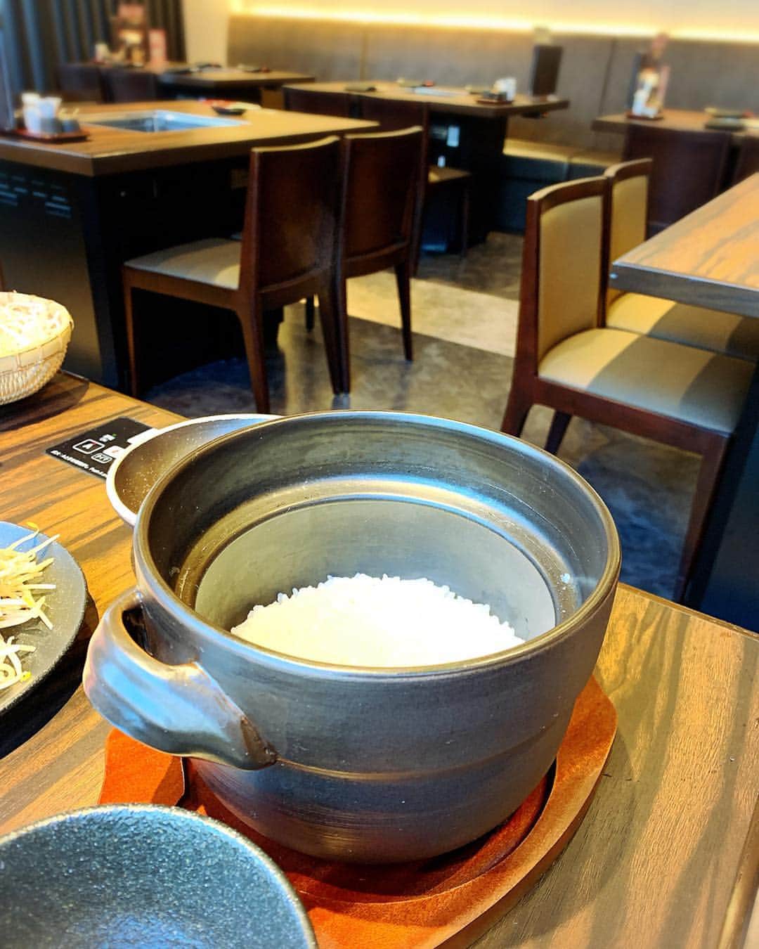 渋谷恭子さんのインスタグラム写真 - (渋谷恭子Instagram)「今日は @genghiskhan.kirishima 新橋店へ✨ いつも1人で来てたけど、今回は初めてお友達と一緒にきたよー😊 まだ明るい17時からディナー開始。 ・ ・ 広々とした店内はニオイがつかなくて快適🎶 ほんとにどれを食べても美味しくて😋お友達も喜んでくれたよ💕 次は、まだ食べたことがないラム丼と鍋を食べてみたいな✨ ・ ・ #ジンギスカン霧島 #ジン霧アンバサダー #ジンギスカン #新橋 #新橋ランチ #新橋グルメ #eatus新橋 #肉好きな人と繋がりたい #東京グルメ #食べスタグラム #肉スタグラム #ラム #インスタグラマー #アラフォー #アラフィフ」3月27日 19時06分 - kyoko.86