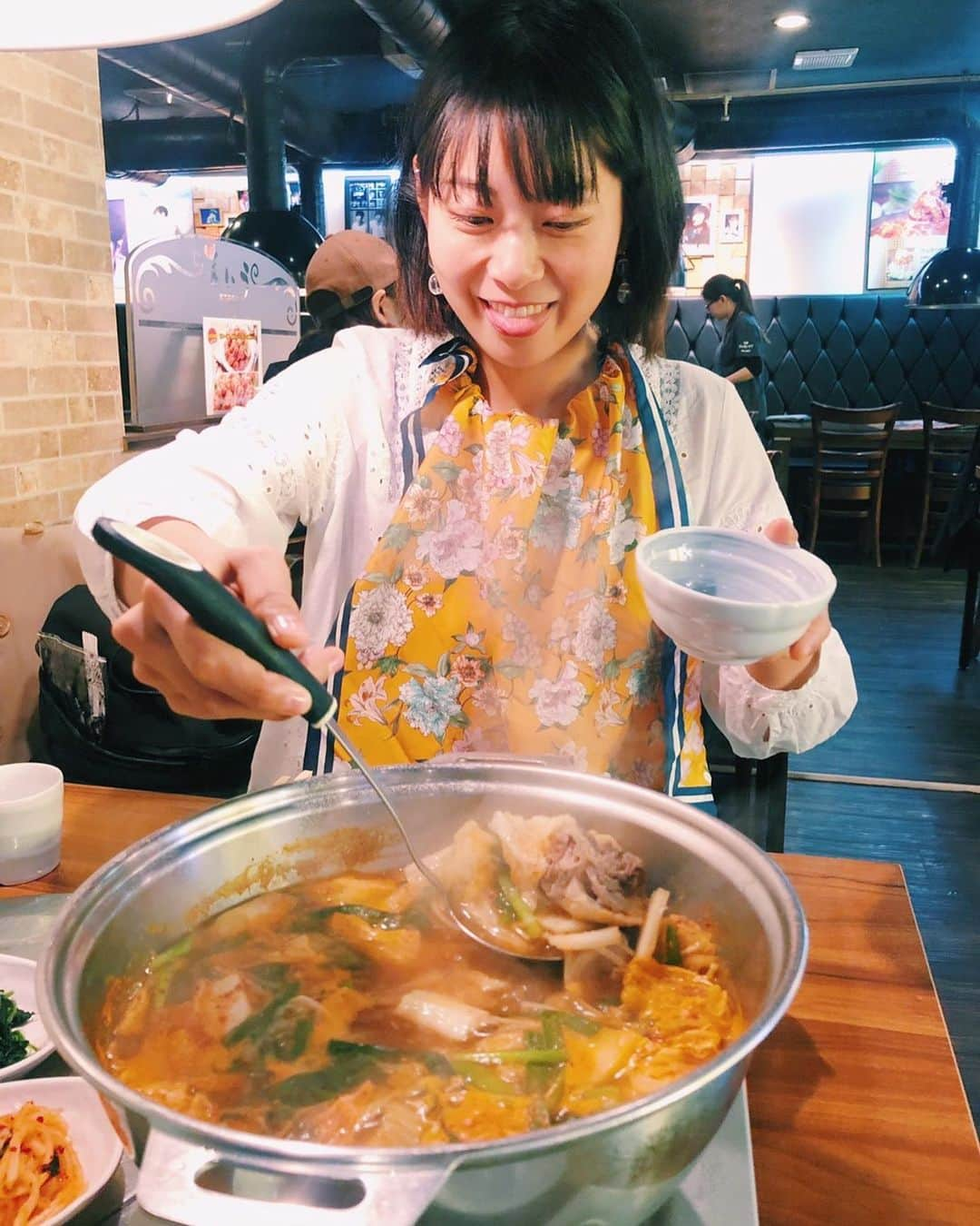 中村優さんのインスタグラム写真 - (中村優Instagram)「タッカンマリ今週2回目🙋‍♀️❤️ 今日はちーちゃんと📷🌈 服汚しがちなのでスカーフかけてる🧕」3月27日 19時00分 - nkmr_yu