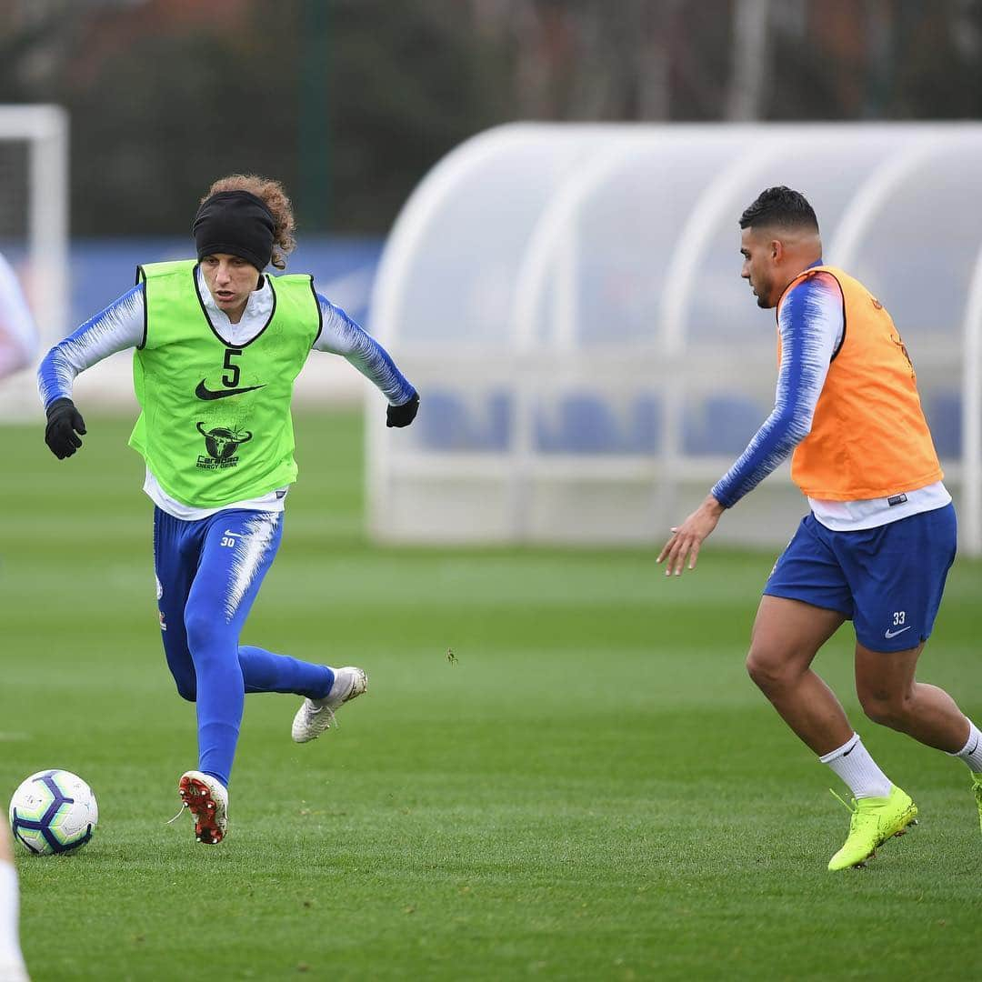 ダヴィド・ルイス・モレイラ・マリーニョさんのインスタグラム写真 - (ダヴィド・ルイス・モレイラ・マリーニョInstagram)「Training session!! ⚽️」3月27日 19時07分 - davidluiz23