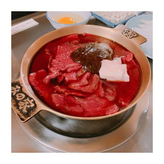 長沢美月さんのインスタグラム写真 - (長沢美月Instagram)「テレビで見て食べてみたかった、桜鍋🐴 甘辛いタレ、卵に絡めて食べる！ ん〜うまい🐴✨笑 #ブログ更新しました #みの家 #桜鍋」3月27日 19時23分 - _mizuki_0212