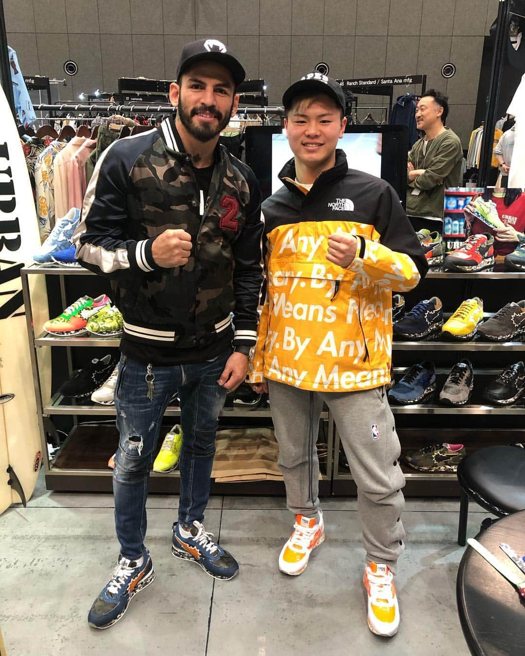 ホルヘ・リナレスさんのインスタグラム写真 - (ホルヘ・リナレスInstagram)「Nice to see you again @tenshin.nasukawa and @urbansun.men thanks for the support!! #urbansun  #toyko  #italy  #shoes  #東京ビッグサイト #ありがとう #那須川天心  #ボクシング #お洒落 #オシャレ #友達 #アパレル #デザイン #格闘技 #ファッション」3月27日 19時20分 - jorgelinares