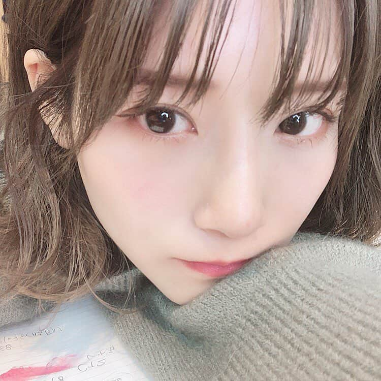 蒼川愛さんのインスタグラム写真 - (蒼川愛Instagram)「久しぶりの投稿ってドキドキする🐵🐵❃笑 この日は珍しくハネ上げラインでアイシャドウもちゃんと入れた日でした♨︎ . 3枚目に載せたふたつが最近の最愛マスカラです🥰🥰D.U.Pは上まつ毛、mylashは下まつげ専用で使ってる！！4.5枚目はブラシの感じの動画なので良かったら参考にしてください…🙏🏻♡ なんのPRでもなくただの私のお気に入りマスカラ紹介でした〜〜〜☺️☺️ . . . . #me#Instagram#cosmetics」3月27日 19時27分 - tougarashi_suki