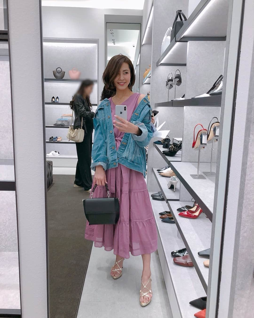 坂元美香さんのインスタグラム写真 - (坂元美香Instagram)「CHARLES&KEITH レセプション👠👜さっそく好みのバッグ見つけてオーダーして来ちゃった😍表参道の東急プラザ3Fに明日3/28 @charleskeith_jp がオープンするよ！ . ワンピースは私がプロデュースしている @doze_style のウエストリボンワンピース（lavender）👗 #charleskeith_jp #charlesandkeith #チャールズアンドキース #原宿 #表参道 #東急プラザ #東急プラザ表参道原宿」3月27日 19時29分 - mika_saka