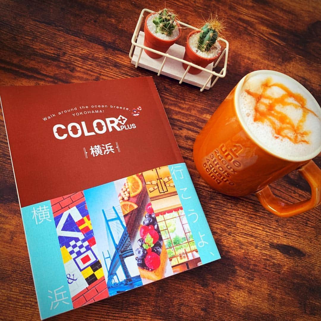 小松彩夏さんのインスタグラム写真 - (小松彩夏Instagram)「最近の趣味である旅の計画の際に愛用している新しい旅行ガイドブック「COLOR+（カラープラス）」﻿ ﻿ カラフルで見ているだけでワクワクしてしまいます♡﻿ ﻿ フォトジェニックな写真が撮れるスポットや、オススメのお店など、色々な情報が沢山載っているので参考になります...♪﻿ ﻿ 近いのになかなか最近行けていない横浜に近々行こうかなと計画中です...♡﻿ ﻿ たまに家でゆっくり過ごすこの時間もまた幸せ( •̤ᴗ•̤ )﻿ ﻿ 購入するとプレゼントが当たるキャンペーンを開催しているみたいなので詳しくは  @colorplus_official のプロフィールページからチェックしてみてくださいね♡﻿ ﻿ ﻿ #colorplus #カラープラス #ガイドブック #横浜 #PR #旅行 #旅 #travel  #YOKOHAMA #カフェ #フォトジェニック #インスタ映え #カフェ好き #カフェめぐり #次は #どこ行こう #春 #楽しみ」3月27日 19時36分 - official_ayaka_502