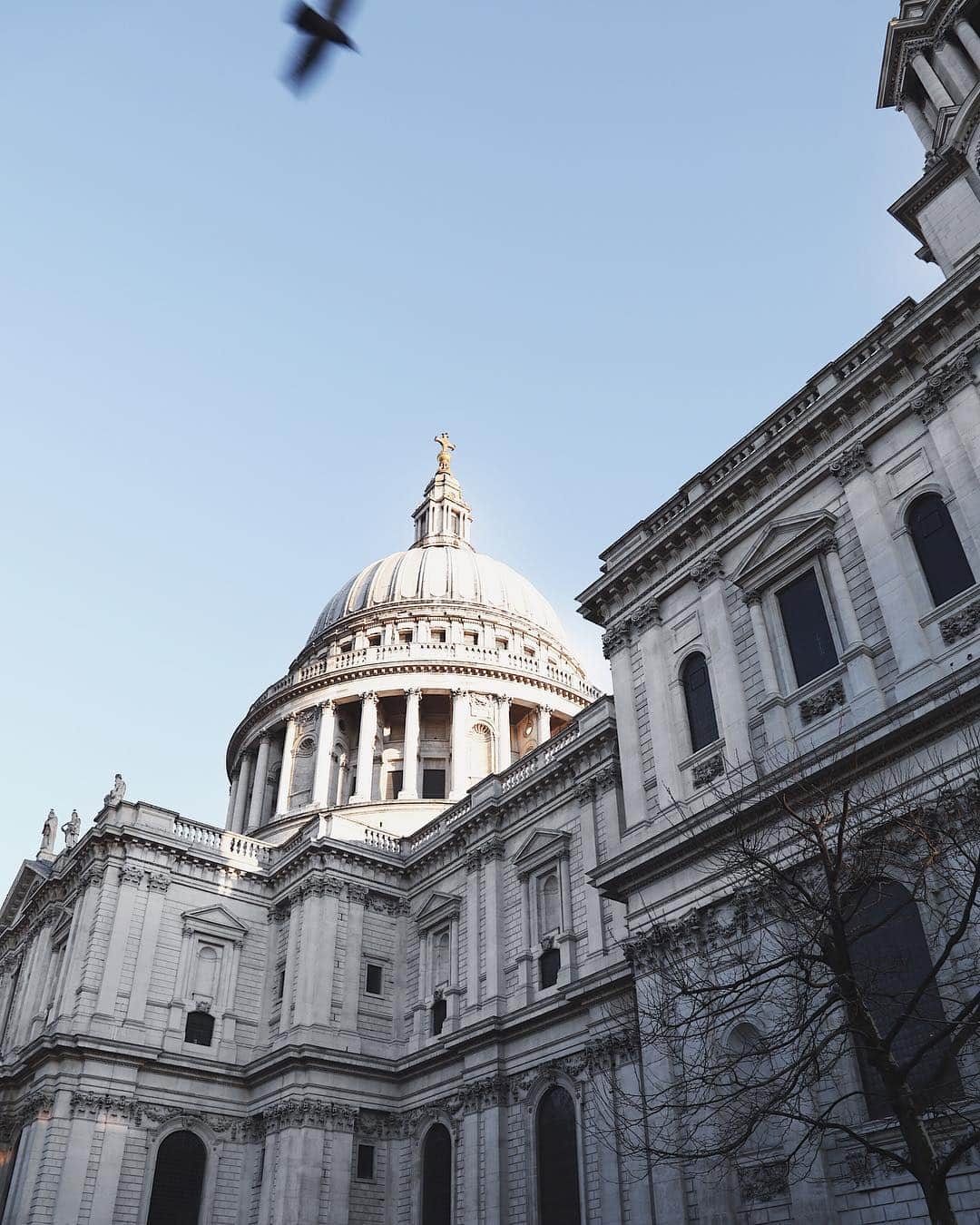 ジェイデ・ピアスのインスタグラム：「LONDON 🖤」