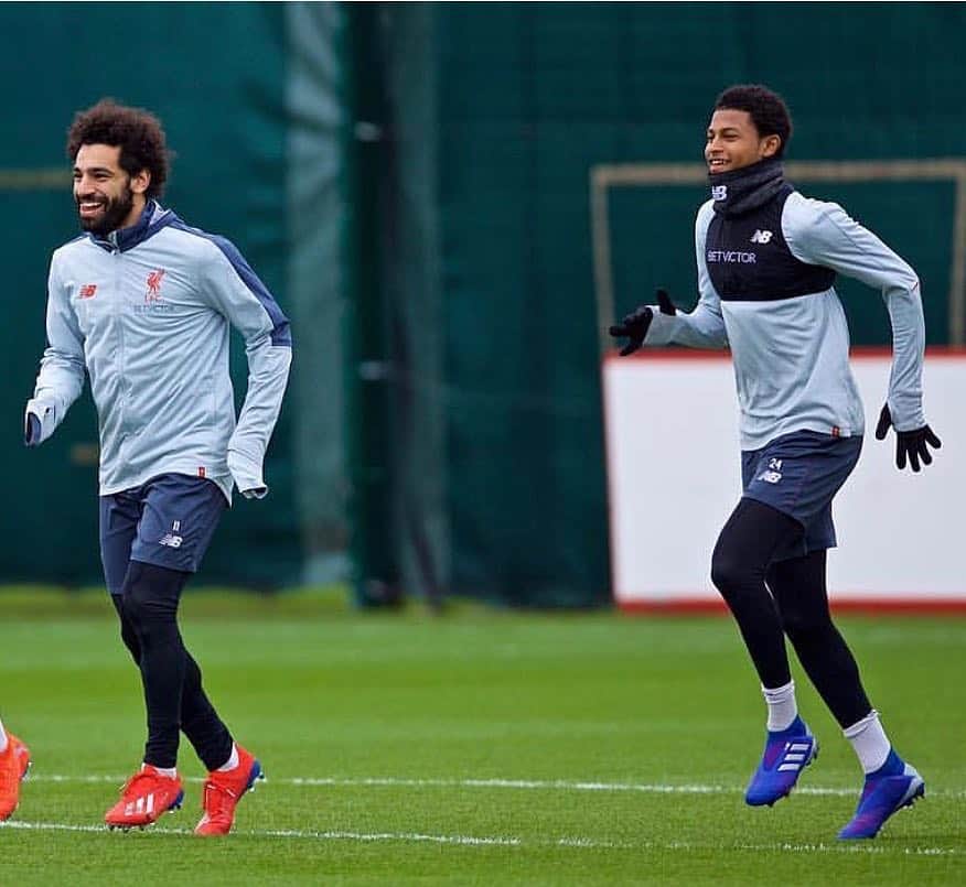 F2Freestylersのインスタグラム：「Not long now until u17 World Cup winner/top scorer @rhianbrewster is back! ⚽️🔥 @liverpoolfc #watchthisspace  Can see these two linking up & causing a madness real soon! 👀⚽️🥅 @rhianbrewster」