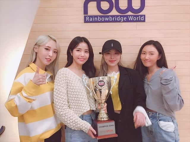 Mamamooさんのインスタグラム写真 - (MamamooInstagram)「[#마마무] 무무들이 있어서 쇼챔피언에서도 1위를 할 수 있었어요🏆 이번주가 고고베베 막방주지만 우린 오래오래 함께할 테니까! 다시 한번 무무들 너무 고맙고 사랑해욧😍😍😍 - - #MAMAMOO #쇼챔피언 #GOGOBEBE3RDWIN」3月27日 19時45分 - mamamoo_official