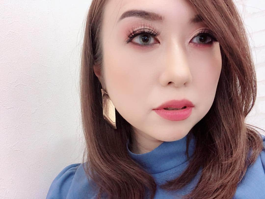 あいりさんのインスタグラム写真 - (あいりInstagram)「メイクってすごい💄💕 ・ YouTuberのマリリン(@yuuri_fukuse )にメイクをしてもらいました❤️ もう誰かわからないレベル😱✨ マリリンのメイク技術は本当にすごい‼️ ・ マリリンとのコラボ動画は先日YouTubeにアップしているので、 ぜひぜひご覧ください💕 終始笑っていて、とっても楽しいコラボ動画になりました🤗✨ またコラボしたいな❤️ ・ #youtube #youtuber #マリリン  #ハーフメイク #整形メイク #詐欺メイク #メイク #makeup #make #メイク動画 #コラボ #楽しかった」3月27日 19時48分 - airi_happy