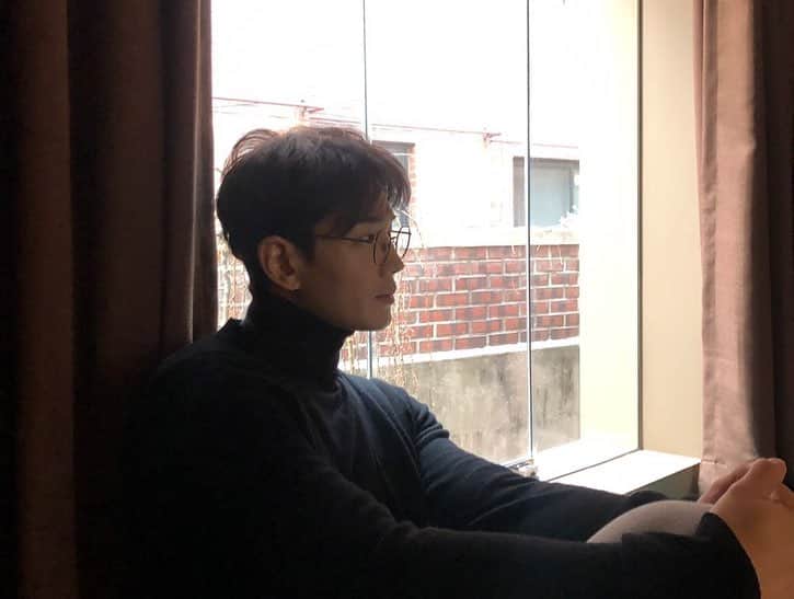 オン・ジュワンのインスタグラム：「멀쩡하던 사람도 어릴적부터 친구를 만나면 꾸러기가 된다. 그저 맛있는거 먹고 차한잔 마시고 많이 웃으면 행복한거잖아??」