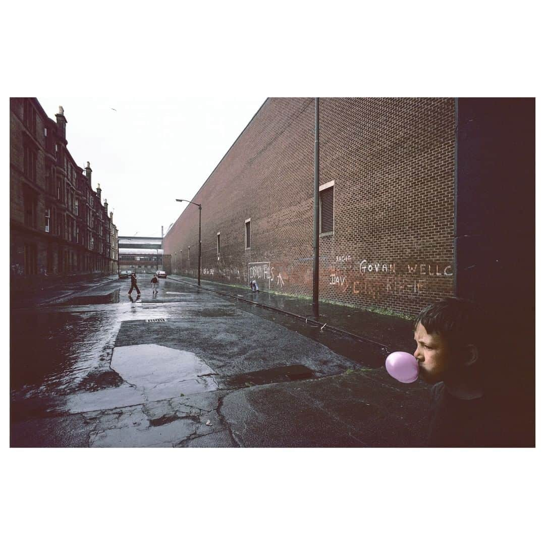 Magnum Photosさんのインスタグラム写真 - (Magnum PhotosInstagram)「Today on Magnum: Author William Boyd reflects upon Magnum photographer @rdepardon's vision of 1980s Glasgow. Link in bio. . PHOTO: Glasgow, Scotland. 1980. . © @rdepardon/#MagnumPhotos . #RaymondDepardon #Glasgow」3月27日 20時00分 - magnumphotos