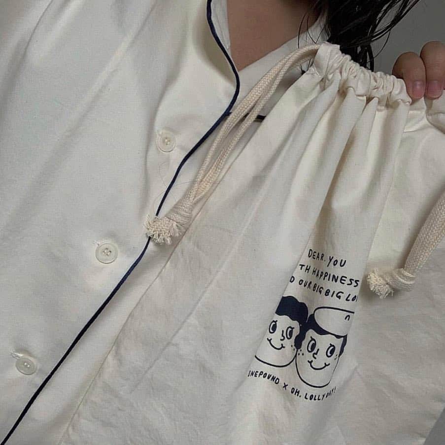 ハルハルさんのインスタグラム写真 - (ハルハルInstagram)「おもわずにっこりしちゃう！﻿ ゆる〜いニコちゃんマークがかわいい oh, lolly day! (O, LD!) が気になる❤︎﻿ ﻿ 안녕👋🏻ハルハル編集部のきょんです。﻿ ﻿ 今回ご紹介するのは、韓国の雑貨ショップ oh, lolly day! (O, LD!)🛒﻿ ﻿ ゆる〜いニコちゃんマーク、フルーツのイラストがなんとも言えないかわいさ🍋➿﻿ ﻿ シンプルなAirPodsケースからステショまで、アイテムがたくさんあって、見ているだけでも楽しいんですー！﻿ ﻿ 包装紙もかわいくって、商品が届くのが楽しみになりそう✨﻿ ﻿ oh, lolly day! (O, LD!) のアイテムは、公式アカウント(@ohlollyday )からチェックできます💛ぜひのぞいてみてください☺️﻿ ﻿ ﻿ ﻿ ﻿ -------------------------------------------﻿﻿﻿﻿﻿﻿﻿﻿ ﻿ 今回の可愛いお写真は、﻿ 以下の方からお借りしています♡﻿ ﻿ Thanks for…﻿﻿﻿﻿ ﻿ @nayn_a 님﻿ @myster_lee 님﻿ @hannawab 님﻿ @hey_daily__ 님﻿ @do._.none 님 ﻿﻿﻿ @megumilk312 ﻿님 ﻿ ﻿ ﻿ #ハルスタ やハルハルをタグ付けしていただくと、﻿ ハルハルの記事やInstagramに投稿させていただく場合がございます💐 ﻿ ﻿﻿﻿﻿﻿﻿﻿﻿ #하루스타 #하루하루 를 태그 하시면﻿ 하루하루의 기사와 인스타그램에서 사용할 가능성이 있습니다💐﻿ -------------------------------------------﻿﻿﻿﻿﻿﻿﻿﻿ ﻿ ﻿ ﻿ ﻿ #오롤리데이#ohlollyday#airpods #airpodscase#korea#韓国好きな人と繋がりたい#韓国情報#渡韓#韓国旅行#韓国女子#🇰🇷」3月27日 20時01分 - haruharu_furyu