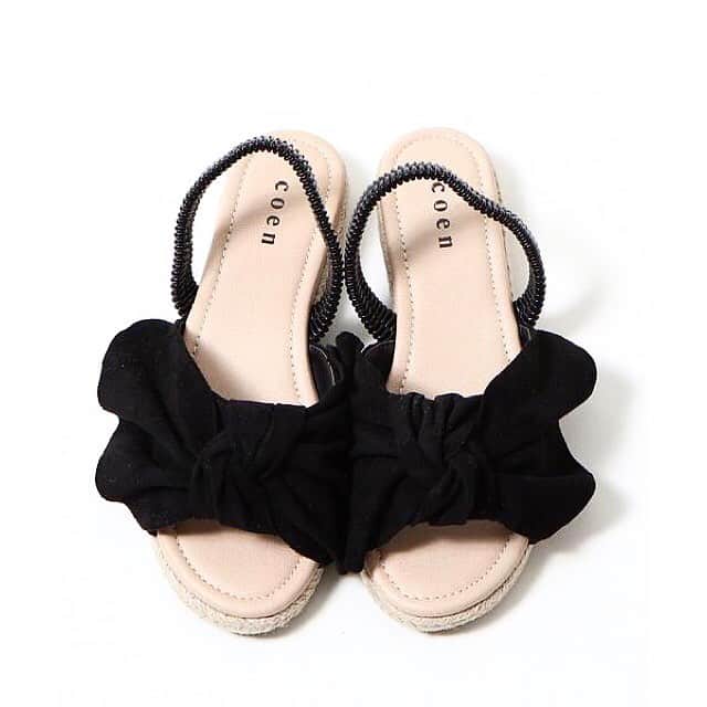 coen コーエンさんのインスタグラム写真 - (coen コーエンInstagram)「【NEW ITEM】(WOMENS)﻿﻿﻿ ボートネックデザインがデコルテを美しく見せてくれるロゴTシャツ。﻿ 程よく開いたネックがキレイめ要素をプラスします。﻿ ﻿ 大きめのシルエット、前後差の丈感が旬なスタイリングにぴったりなアイテムです。﻿ ﻿ <スタイリング>﻿ スリムなテーパードパンツと合わせて、メリハリをつけるも良し◎今までとは違う新しいシルエットはスカートやワイドパンツとの相性も良く、この春のスタイリングに大活躍が見込める一枚です。﻿ ﻿ (品番: 7625-607-9103 定価:3,000円+tax)﻿﻿ ﻿ MENS新レーベルもチェック☑️﻿ @coen.ul﻿ ﻿﻿ #coen #コーエン #ビッグシルエット #ビッグシルエットコーデ #tシャツコーデ #オーバーサイズ #お洒落女子 #大人カジュアルコーデ #着回しコーデ」3月27日 20時11分 - coen_official