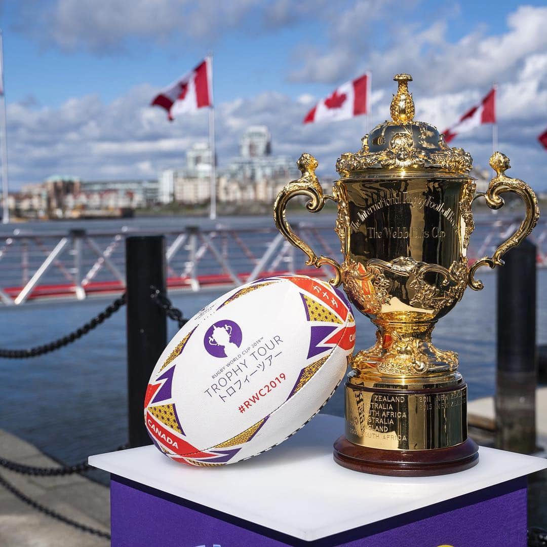 ラグビーワールドカップさんのインスタグラム写真 - (ラグビーワールドカップInstagram)「. 🇨🇦⚓🇨🇦 ウェブ・エリス・カップはカナダへ🏆🍁 . 「ガーデンシティ」「花の都」とも呼ばれるビクトリアの街に来ています🌼 . こちらはインナー・ハーバー🛳 人気の観光スポットです✨ . #今年はラグビーイヤー #RWC2019 #Rugby #Rugbygram #Sport #Canada #Victoria #BritishColumbia #InnerHarbor #Harbor #RugbyCA #RC15s #ラグビー #カナダ」3月27日 20時14分 - rugbyworldcupjp