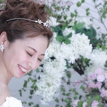 のインスタグラム：「* コーディネーターズヴォイスを更新しました✨ 《会場に合わせたドレス選びVol.2 -  気取らず、私らしく。カジュアルな結婚式にオススメのドレス選びとは？》 * ウェディングドレスの専門家であるドレスコーディネーターが、花嫁さまのイメージや会場に合わせたドレス選びのテクニックを伝授します！ * コーディネーターズヴォイスの記事は @Dresses_weddingdress のプロフィールリンクよりご覧下さい🎈 TOPページまたは下にスクロールした“Coordinator's Voice”よりご覧いただけます。 * 〈お問合せ〉 ✉️dresses@dressthelife.jp 📞0120-791-249 * #ドレッシーズ#コーディネーターズヴォイス#wedding#weddingdress#トレンドカラー#ウェディングドレス試着 #ウェディングドレス迷子#カラードレス試着#カラードレス迷子#ドレスショップ#ドレス探し #フォトウェディング#プレ花嫁 #花嫁ヘア#花嫁 #プレ花嫁#全国のプレ花嫁さんと繋がりたい#ドレス迷子 #ドレス試着 #ウェディングドレス#カラードレス#ドレス探し#結婚式#卒花嫁#2019春婚#2019夏婚#2019秋婚#2019冬婚」