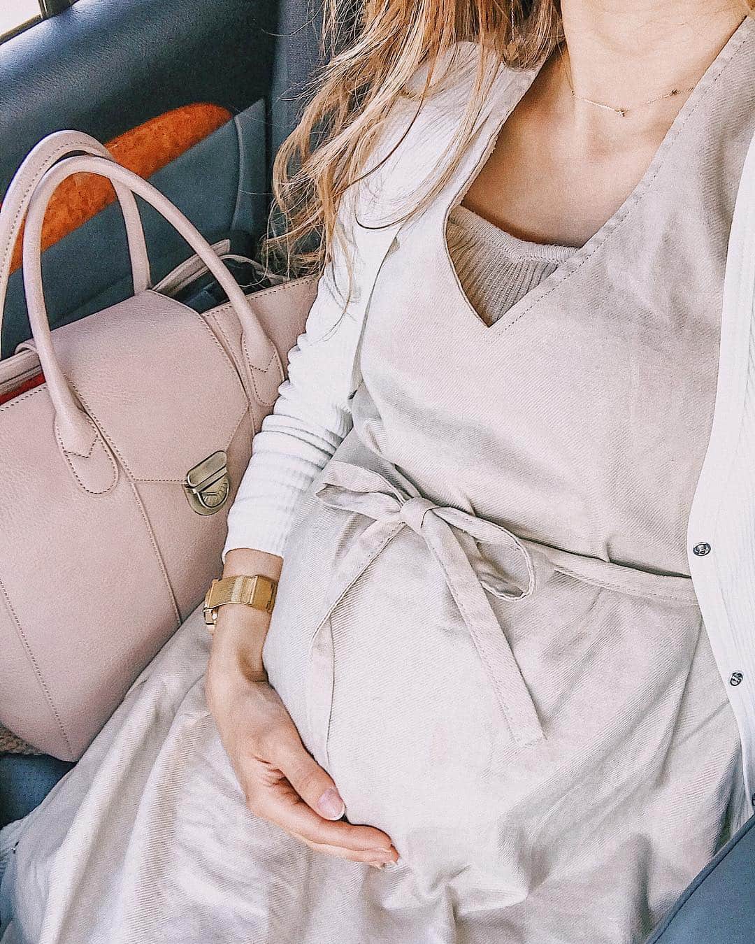 -LIFE IS FUN-さんのインスタグラム写真 - (-LIFE IS FUN-Instagram)「. ベージュでワントーン⛪️🧡 相変わらずワンピは @titivatejp ばっかり👗 リネン素材ですっごく可愛いの🥺🧡 #リネン混Vネックワンピース #マタニティ #善太のいる生活 #ゆるりとした生活 #maternity #pregnant #family #familyphoto #titivate #titivatestyle #fashion #style」3月27日 20時17分 - kiyoko1207