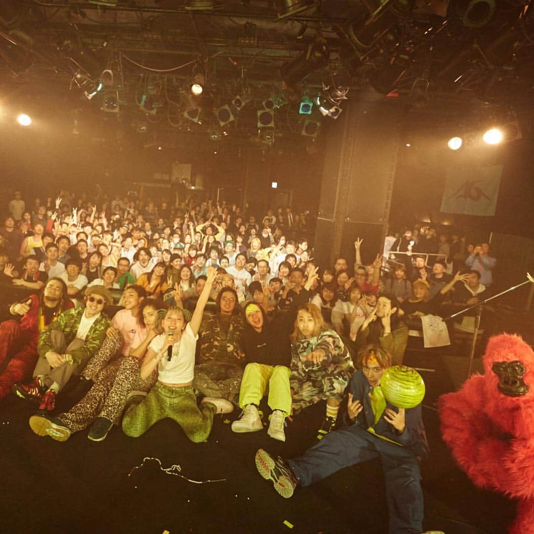あっこさんのインスタグラム写真 - (あっこInstagram)「GRRRLISM ONE MAN TOUR FINALありがとうございました🦍🦍🦍自分の奥と向き合えば向き合うほど皆との距離が縮まる音楽の不思議を体感したライブだった…でも感情ジェットコースターがハンパなくてMCとっちらかりまくっちゃった🤦‍♀️ 革命は時間がかかるけど火種はこれからも着々と広げて必ず起こすよ最低な時も余裕で💘沢山パワーくれて本当にありがとうまじラブ #GRRRLISM」3月27日 20時22分 - akkogorilla