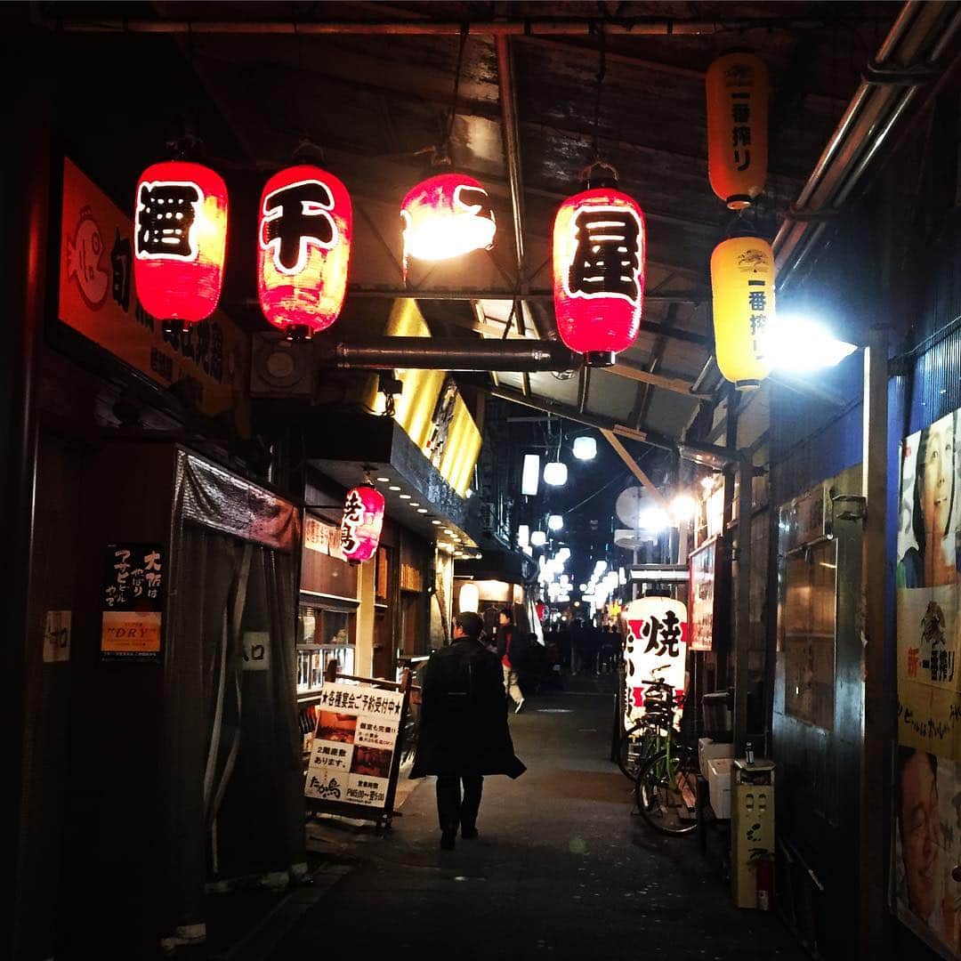 梅津有希子さんのインスタグラム写真 - (梅津有希子Instagram)「大阪出張中。土地勘ないのでどこ歩いてるのかイマイチよくわからんのだが、ここおもしろいなぁ。問屋街って書いてる。おもしろい飲み屋がいっぱい。#大阪 #osaka」3月27日 20時33分 - y_umetsu