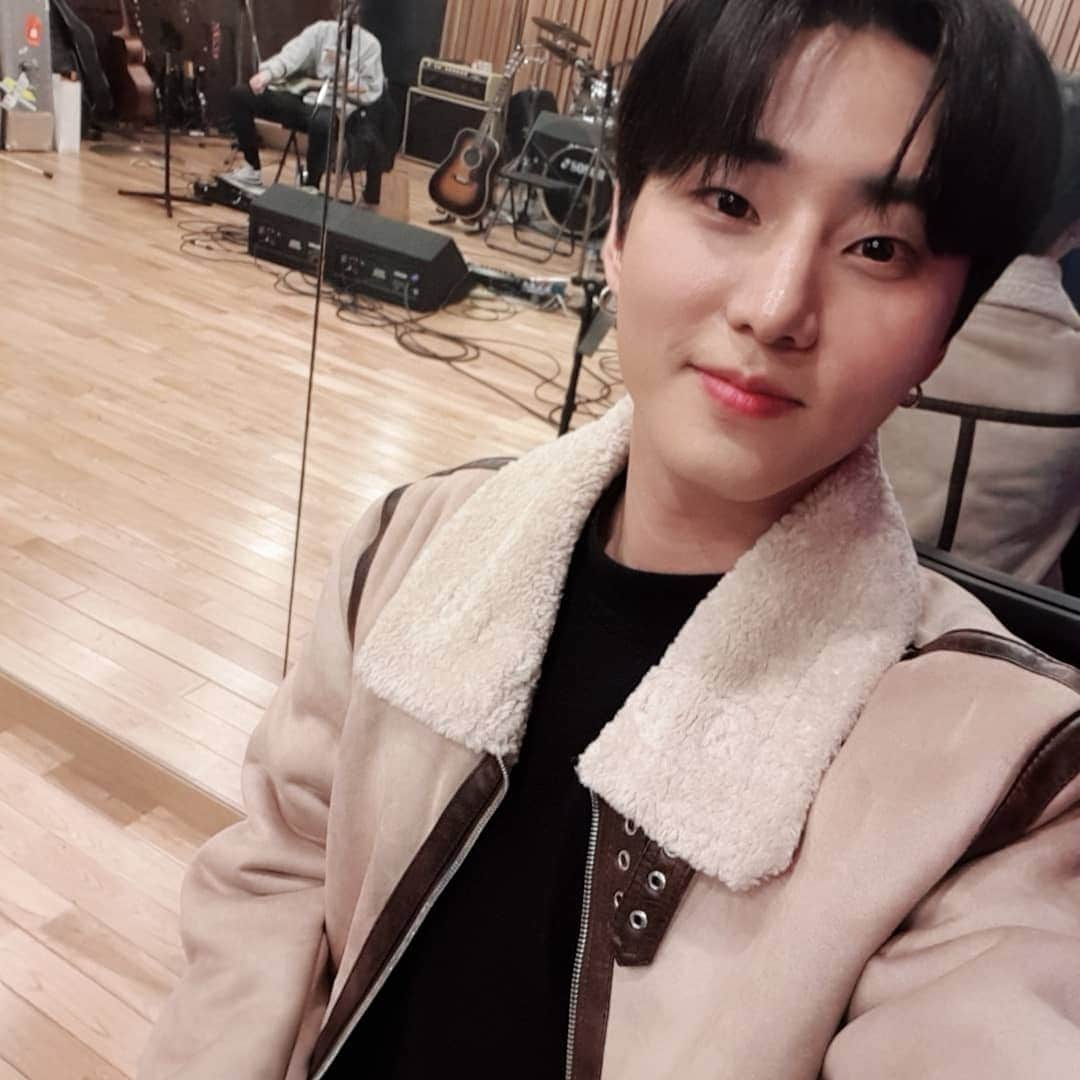 DAY6さんのインスタグラム写真 - (DAY6Instagram)「오랜만에 만나서 반가웠어요! 저도 다시 여행 돌이켜 볼 수 있어 좋았답니다! 그럼 우리 콘서트에서 만나요!! It's been awhile, it was nice to see you guys again! It was also nice to look back on my trip with you guys. See you guys at the concert!!」3月27日 20時29分 - day6kilogram