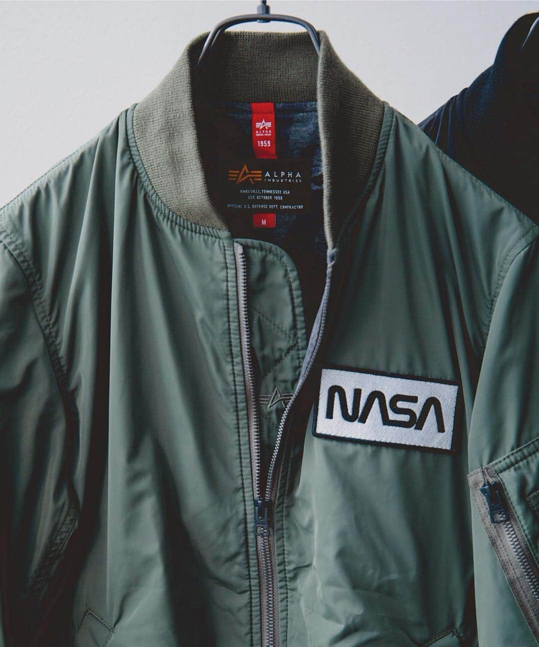 のインスタグラム：「SHIPS . 人気ブランドALPHAのMA-1とNASAのロゴを使用したスペシャルなブルゾンが完成！ . MA-1 / ¥18,500(+TAX) . ライトな素材感が春にぴったりのアイテムになっており、普段のスタイリングにアクセントをプラスできるのがポイント。 . #ships #alphaindustries #ma1 #nasa #jacket #fashion #selectshop #2019ss #シップス #アルファインダストリーズ #ma1コーデ #ジャケット #ファッション #セレクトショップ #新入荷」