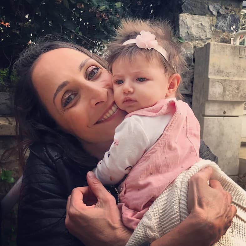 ギョズデ・ソンスルマのインスタグラム：「MAVİ’m💙🧿」
