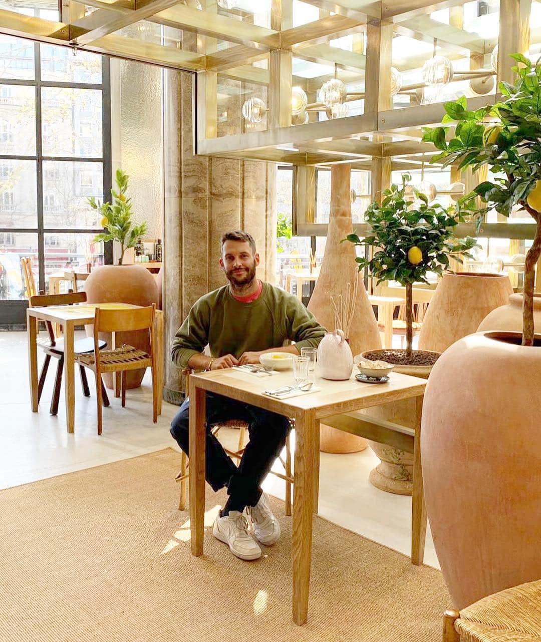 Vogue Parisさんのインスタグラム写真 - (Vogue ParisInstagram)「#VogueAddressBook @Jacquemus has moved into the world of restauration, designing an eatery in the spectacular new @galerieslafayettechampselysees on the Champs Elysées. Baptising the space Café Citron, the designer has taken charge of every detail alongside @CaviarKaspia, from the interior décor to the menu which features a trompe-l'oeil lemon by the renowned @CedricGrolet, all inspired as always by his beloved southern France. Be the first to visit when it opens tomorrow at midday 🍋 @citronparis #Jacquemus #GaleriesLafayettechampselysees」3月27日 20時37分 - voguefrance