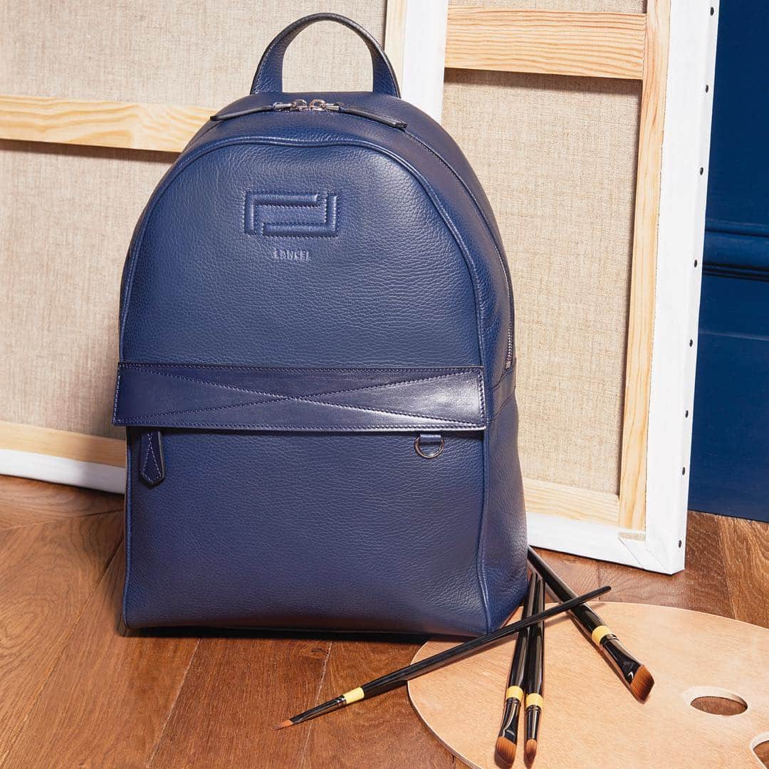 のインスタグラム：「A la conquête des beaux jours avec mon sac Grand Hôtel ! ☀ Let’s challenge yourself and get ready to create! #GrandHôtelbyLancel #Casualchic  #Lancel」
