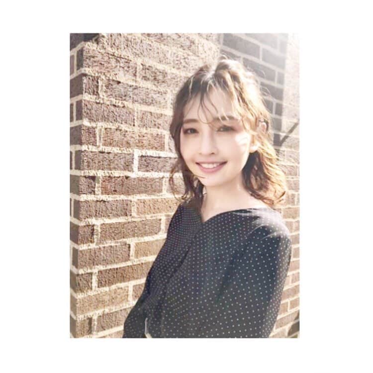 沢田ゆうのインスタグラム：「先日の撮影 @anna.hair.makeup いつもありがと〜☺︎ ふわっふわヘア🌸」