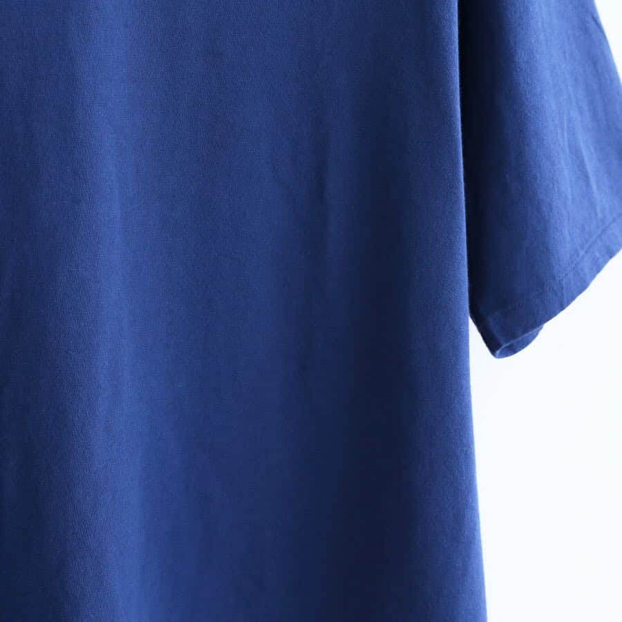 EDIFICEさんのインスタグラム写真 - (EDIFICEInstagram)「【4.1（mon）On sale】﻿ - AURALEE exclusive color - ﻿﻿﻿ ﻿ 原料から選定し、糸の撚り方や番手、絶妙な度目の編み立てまで、全てにこだわって一から作り込んだ丸胴天竺を使用。﻿ ﻿ 超長綿の中でも特に繊維長の長い綿を使用しており、柔らかく、ぬめりのある極上の肌触りを表現しています。﻿ ﻿ 身幅が広く、肩が落ちて、着丈が少し短めのリラックスした独特のシルエットが特徴の五分袖Tシャツです。﻿ ﻿ ＊EDIFICEだけの限定カラー別注となります。﻿ ﻿﻿﻿﻿ ﻿﻿﻿ ﻿﻿﻿ ﻿﻿﻿ Tee :【AURALEE】¥8,300+tax﻿﻿﻿﻿ ﻿﻿﻿﻿ ﻿﻿﻿﻿ ﻿﻿﻿﻿ ﻿ ﻿ ﻿﻿﻿ #edifice #auralee #menstee #exclusive #teeshirt #mensfashion #mensstyle #menswear #bigtee #bigsilhouette #menwithclass #menwithstyle #mensclassic #mensclothing #mensclothes #dapper #dapperman #dapperstyle #エディフィス #エディフィス別注 #オーラリー #2019ss」3月27日 20時58分 - edifice.jp