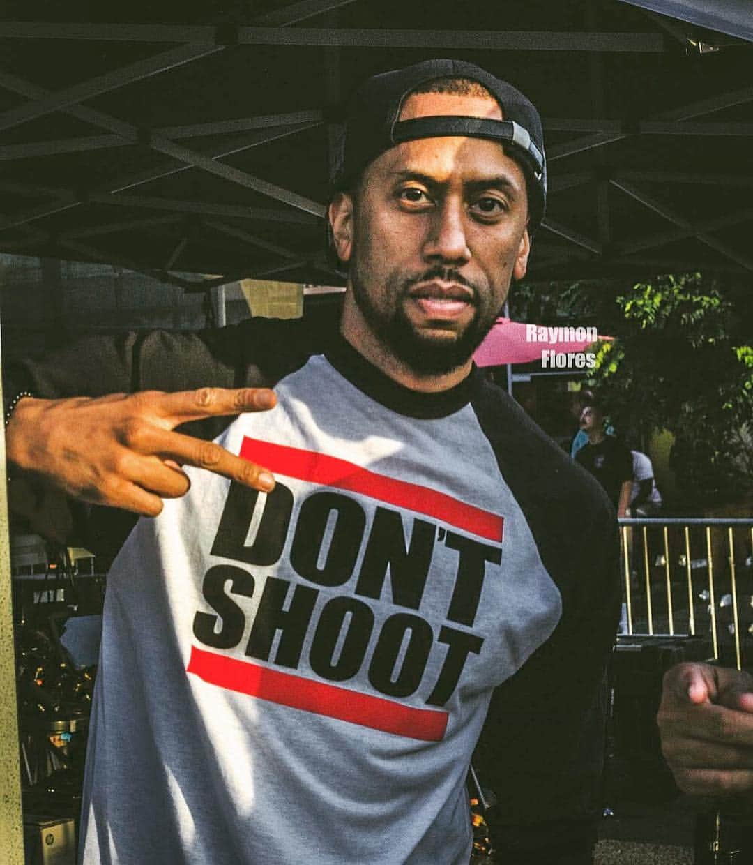 アフィオン・クロケットさんのインスタグラム写真 - (アフィオン・クロケットInstagram)「I come in peace ✌🏽🧔🏽 . . #affioncrockett #life #love #peace #dontshoot #comedy #drama #create #laugh #release」3月27日 21時02分 - affioncrockett