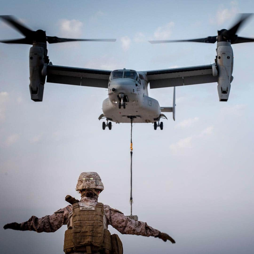 アメリカ海兵隊さんのインスタグラム写真 - (アメリカ海兵隊Instagram)「The Drop  Lance Cpl. Jacquelyn Granduke, a landing support specialist attached to Special Purpose Marine Air Ground Task Force Crisis Response-Central Command, guides an MV-22 Osprey to a drop off point in Southwest Asia, March 20, 2019. (U.S. Marine Corps photo by Cpl. Alina Thackray)  #Marine #USMC #Military #Marines #MarineLife #MilitaryLife #MarineCorps #USMC #Rah #Aviation #Osprey #Asia #MV22」3月27日 21時03分 - marines