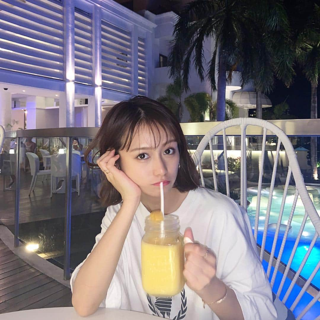 古泉千里さんのインスタグラム写真 - (古泉千里Instagram)「意外にも髪の毛好評でとっても嬉しい🥺💕 . . . マンゴースムージー10杯は飲んだ🤪笑 アクセサリーは全部韓国で買った 300円くらいのです♡ 失くすの怖いから高いの買わないタイプ⚠︎ ，  #cebu #philippines #lapulapu  #mactanlsland #lungsodngmaynila  #balenciaga #beach #movenpick」3月27日 21時03分 - chisamipo1030