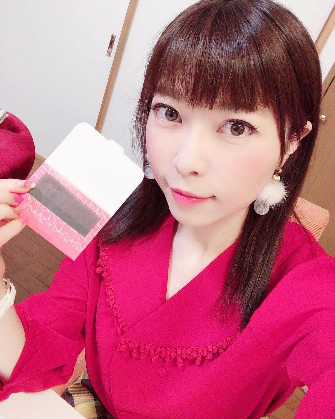 DJ MIYAさんのインスタグラム写真 - (DJ MIYAInstagram)「やっほぉ～！！🌸❤️桜が満開になってきてめっちゃ嬉しいでーす❤️皆さんのところはどうですかぁ？♪(๑ᴖ◡ᴖ๑)♪ .  最近ハリーアップで、簡単セルフケアしていまぁぁす！)^o^(🎀 @hurryup_hurryup . .  遠赤外線効果で、シートを肌に当てるとじんわりしてきて気持ちがいいよぉ。❤️ .  スキンケアのあとで、このシートを気になる部分に貼って5分くらいで剥がすだけ～～！！ . .  それに、メイク直しにも使えるよ～。 スキンケア成分の浸透にも期待できますねん♪❤️ . . .  #ハリーアップ　#美容　#美容好き　#コスメ好き　#美容マニア　#インスタグラマー #きれいになりたい  #コスメ　#美容大好き　#スキンケア　#女子力アップ #hurryup #新作コスメ　#お肌ケア　#ビューティー　#今日のコーデ　#ファッションブロガー #メディカーボン　#ぷるぷる肌　#すっぴん肌　#美肌　#インフルエンサー　#美容インフルエンサー #20代  #スキンケア好き #今日のファッション #今日のメイク #お肌のハリ #ナチュラルメイク #美肌ケア」3月27日 21時07分 - dj_miya