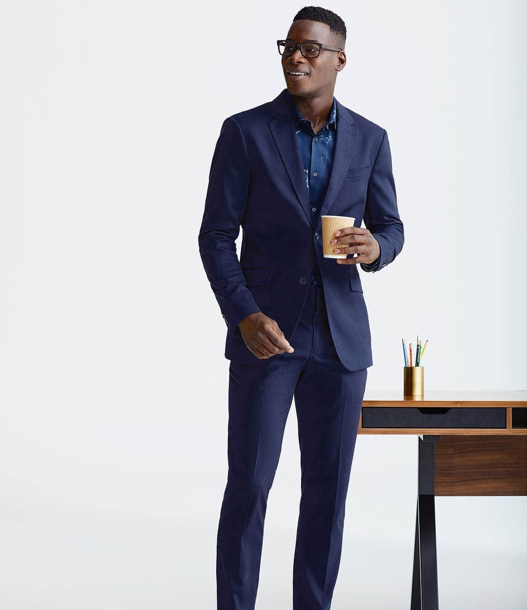 ペリーエリスのインスタグラム：「Get that spring in your step with a new crisp suit. Shop the semi annual suit sale before it's gone. Link in bio. #LifeReadySince1976」
