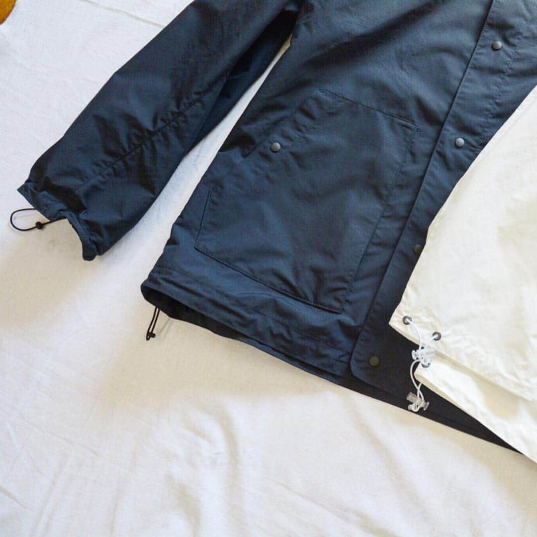 のインスタグラム：「. . JOHNBULL blouson lot.12623 / ¥25,000+tax . ミリタリーで使用する丈夫なリップストップ素材を使用したスポーティーなナイロンブルゾン。 . 袖や裾はドローコードでアレンジ可能。 . スラックスやデニムなど、さまざまなボトムスとも相性◎ . . #johnbull #johnbullprivatelabo #blouson #lipstop #nylon #jacket #springfashion #fashion #sporty #newarrival #2019ss #ジョンブル #ジョンブルプライベートラボ #スポーティーコーデ #ナイロンブルゾン #ナイロンジャケット #ブルゾン #アウトドア #春服 #新作入荷 #2019春夏」