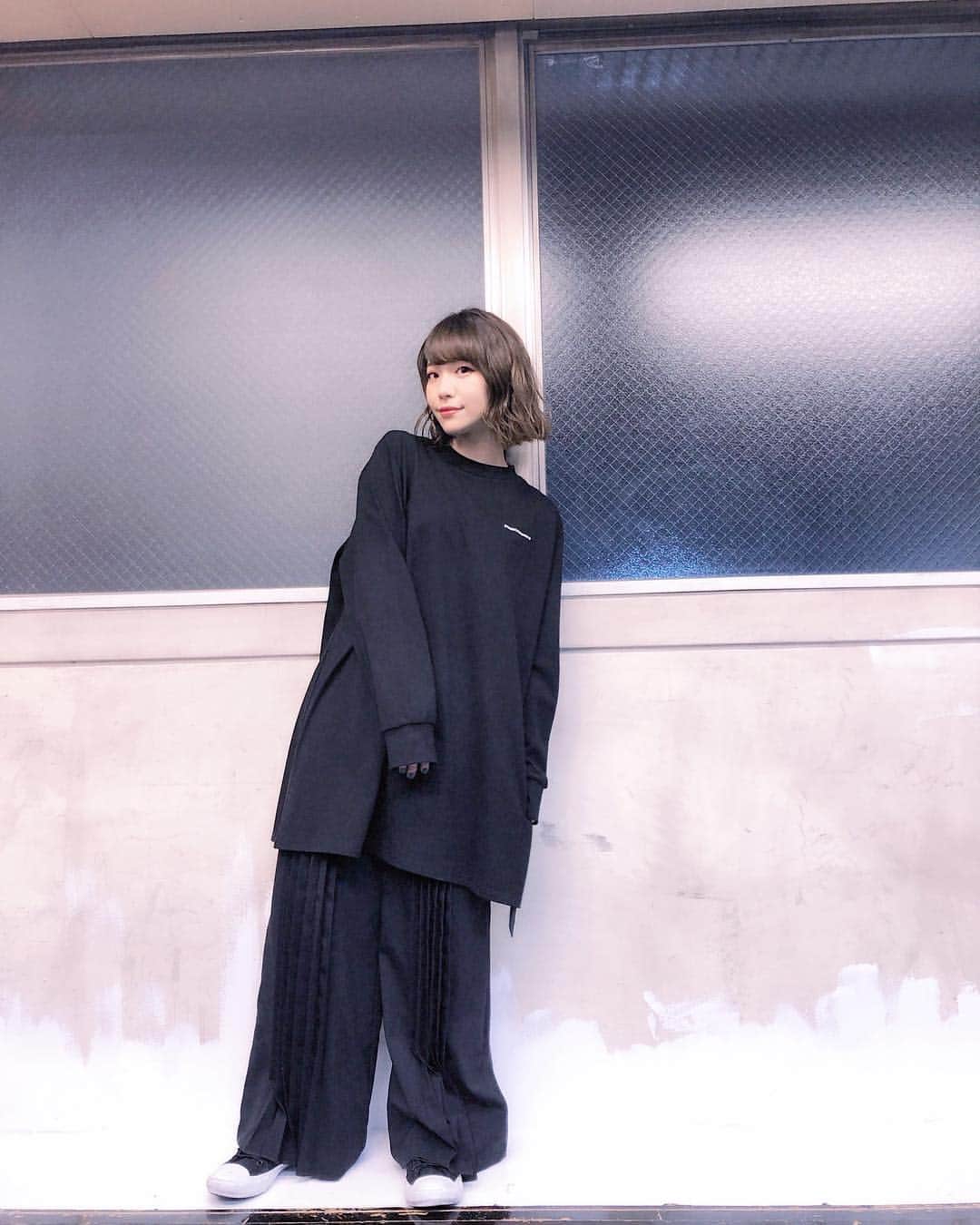 愛美さんのインスタグラム写真 - (愛美Instagram)「. 私服で撮影✌️✨ オールブラック🕺✨ . #ootd #wwg #unitedtokyo」3月27日 21時11分 - aimin_official