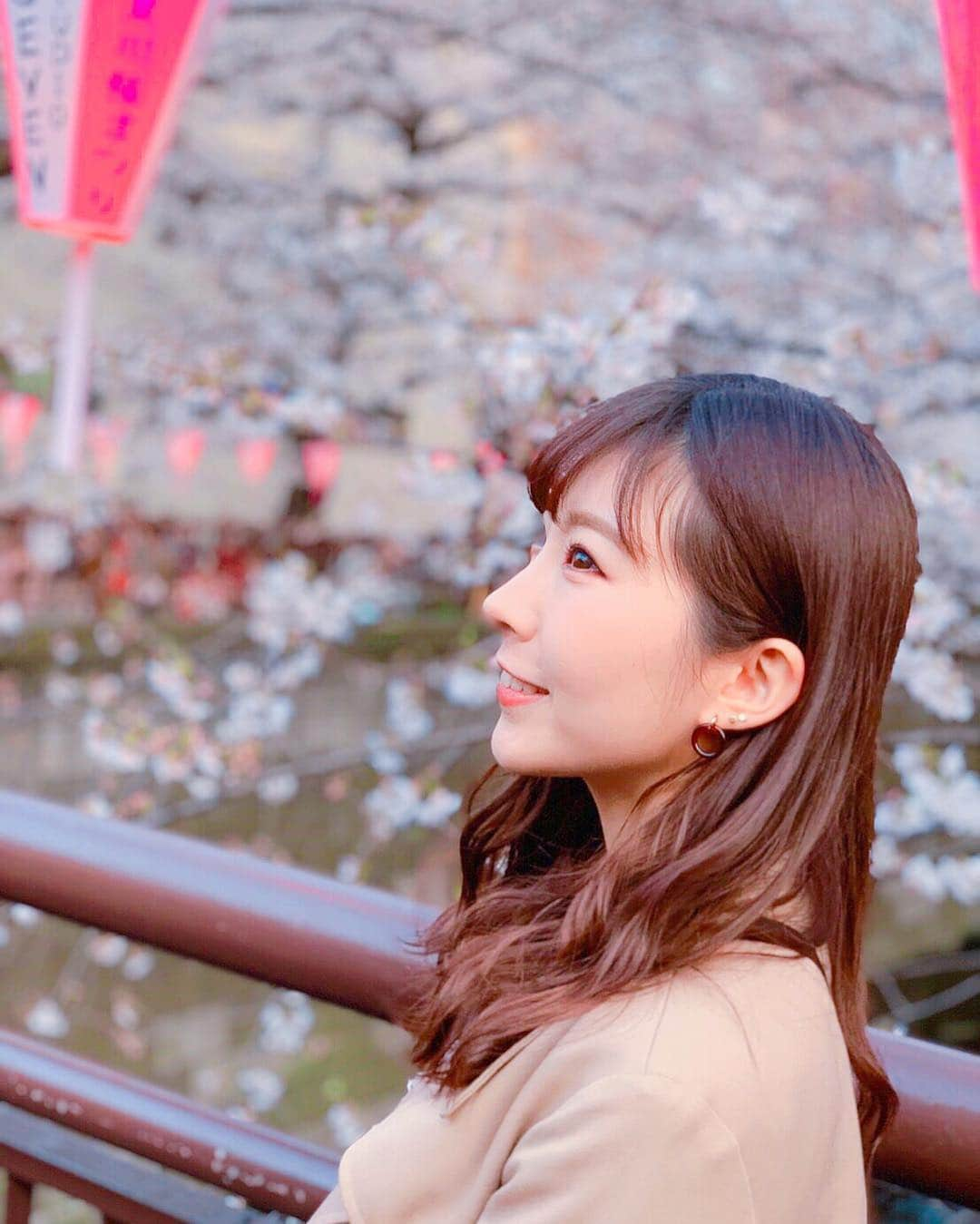 岩佐美咲さんのインスタグラム写真 - (岩佐美咲Instagram)「平成最後の花見  #桜 #花見 #お花見 #嘘 #通りかかっただけ #目黒川 #中目黒 #春 #ポートレート #sakura #japan」3月27日 21時14分 - wasaminnn