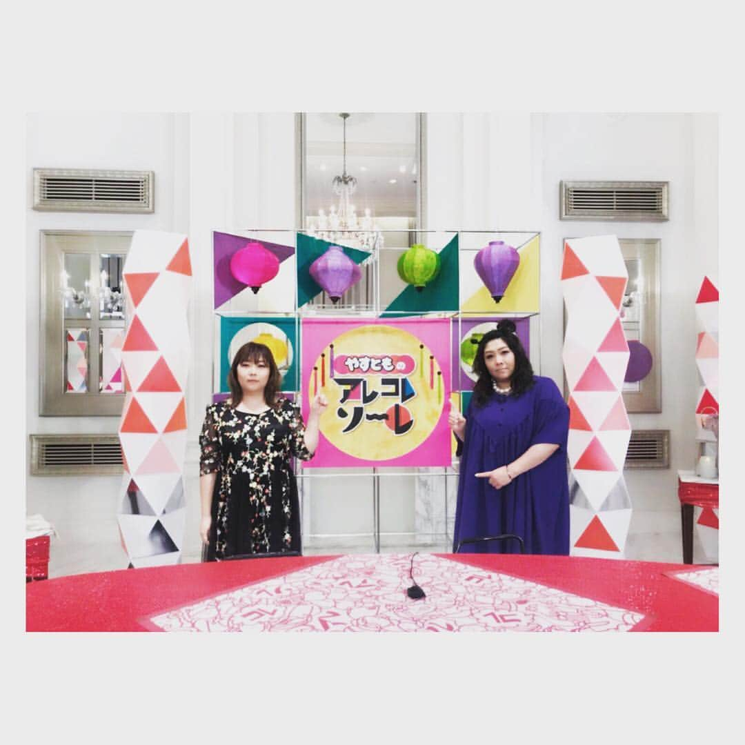 海原ともこさんのインスタグラム写真 - (海原ともこInstagram)「今週の日曜日16時〜  ytv特番  やすとものアレコレソーレがありまます✨  安藤和津さん フジモン 藤崎マーケット ゆきぽよちゃん 婦人公論編集長 三浦さん 見取り図 祇園  とっても楽しく収録させていただきました🙇🏼」3月27日 21時18分 - tomocolovesmile