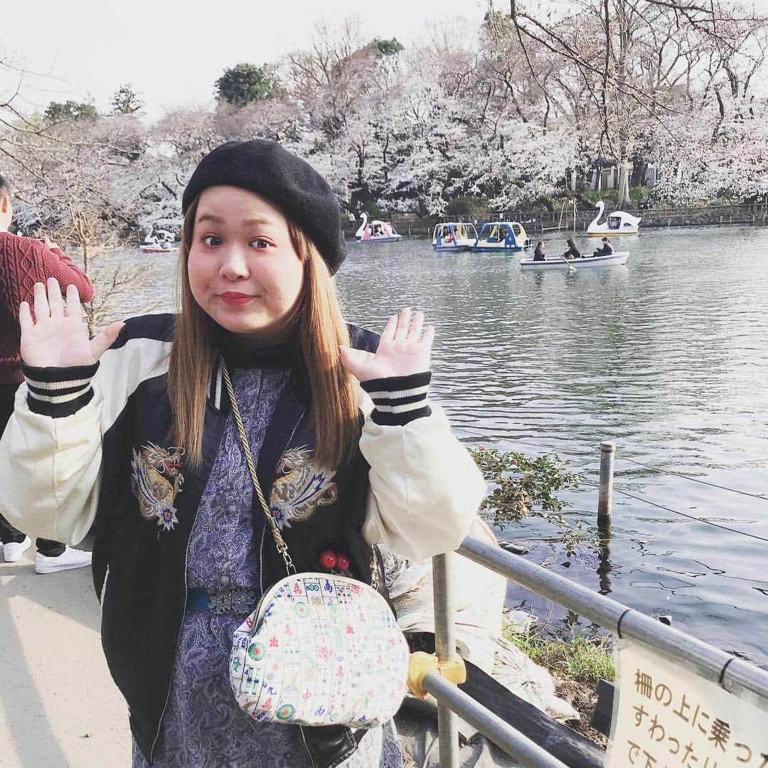 西田さおりさんのインスタグラム写真 - (西田さおりInstagram)「🌸🌸井之頭公園🌸🌸 さくらとっても綺麗ね！ お花見したいわね！  #吉祥寺 #井之頭公園 #暑かった #スカジャン着てる人いなかった #太ってる人もいなかった」3月27日 21時20分 - saori19950108