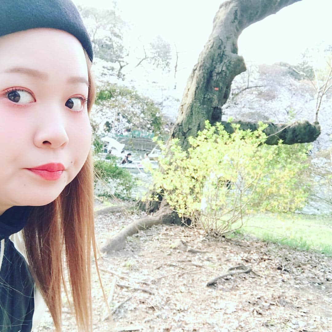 西田さおりさんのインスタグラム写真 - (西田さおりInstagram)「🌸🌸井之頭公園🌸🌸 さくらとっても綺麗ね！ お花見したいわね！  #吉祥寺 #井之頭公園 #暑かった #スカジャン着てる人いなかった #太ってる人もいなかった」3月27日 21時20分 - saori19950108