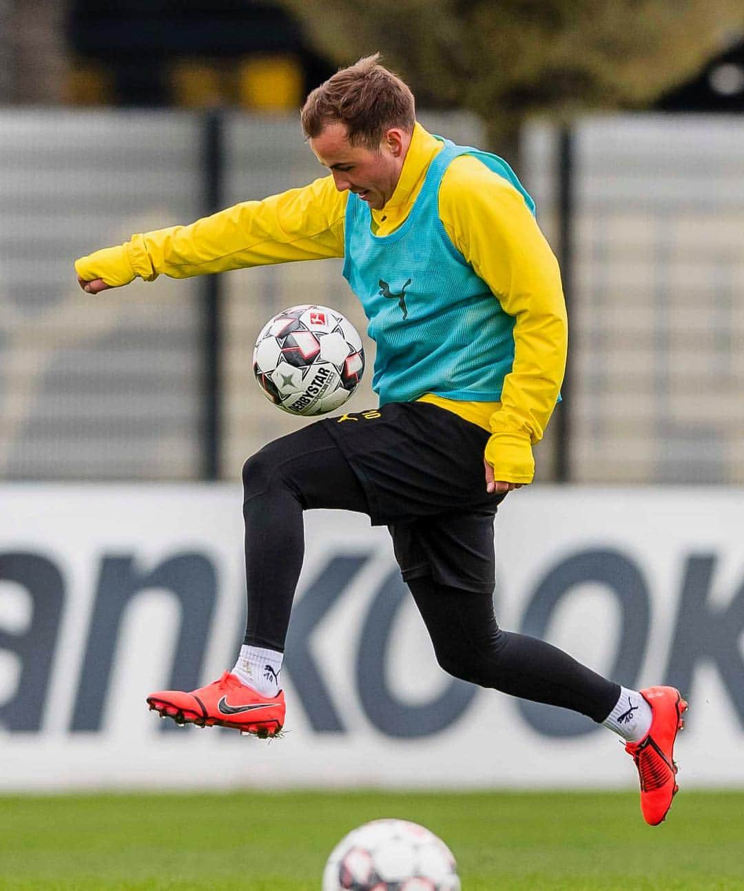 マリオ・ゲッツェさんのインスタグラム写真 - (マリオ・ゲッツェInstagram)「⚽️🏃🏽‍♂️」3月27日 21時24分 - mariogotze